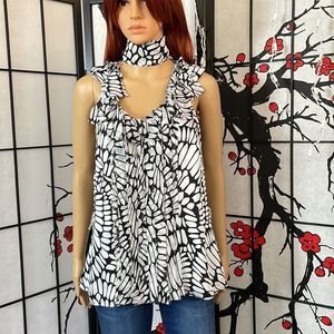 𝅺WHITE House/Black Market Size Small Flowy Sleeveless/Lined Top. In EUC.